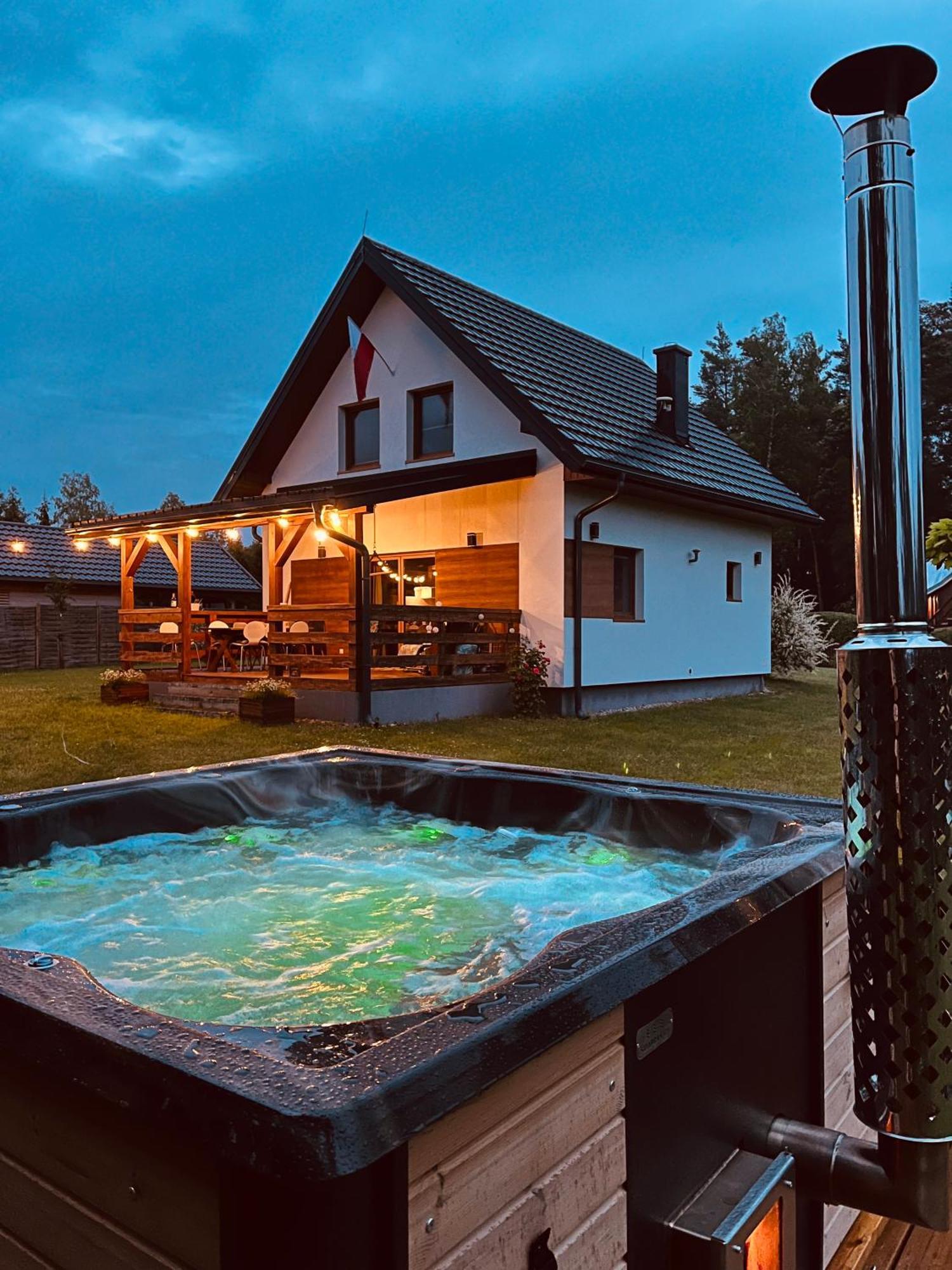 Domek Z Kominkiem Nad Jeziorem Z Jacuzzi Ogrodowym Sumowo  Ngoại thất bức ảnh